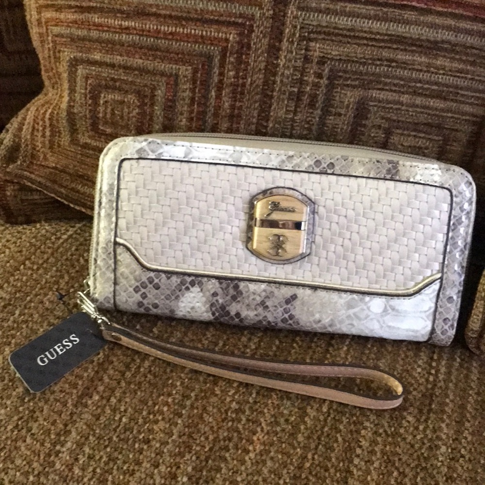 Guess wristlet wallet new with tags